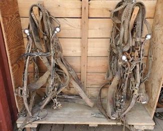 308
Studded Black Draft Horse Harness for a Team
Studded Black Draft Horse Harness for a Team
Harness is in good condition. Leather is just dusty in pictures
No collars