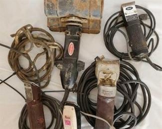 258
Four Brand Name Clippers and a Stewart Groomer
Four Brand Name Clippers and a Stewart Groomer
Sunbeam Stewart groomer
Raycine ear trimmer
Oster clipper A5
Oster clipper golden A5
Stewart clipper 51-1
Clippers turn on , but did not try the groomer.