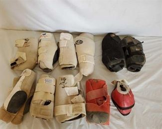 442
Lots of Name Brand Splint Boots and single pair of Red Bell Boots
10 + or - Front and Back Splint Boots Lots of Name Brand Splint Boots. Pro Choice-Classic Equine
Fronts and backs also included are a red pair of bell boots.