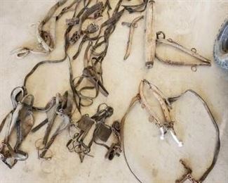 316
Vintage Lot of Hames, Single Tree, Bridles and Harness parts
Vintage Lot of Hames, Single Tree, Bridles and Harness parts