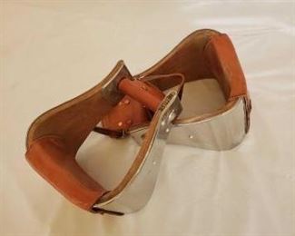 352
5" New Nettles Stainless Steel Bell Stirrups
5" New Nettles Bell Stainless Steel Stirrups
Has makers mark