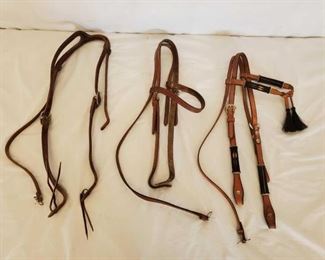 354
3-Leather Cowboy Headstalls
3-Leather Cowboy Headstalls
Brow band with horsehair
Split ear
Leather brow band