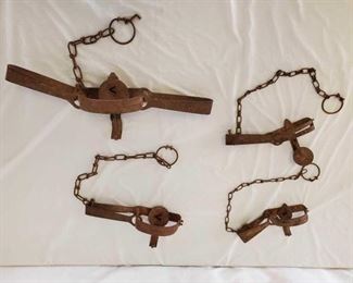 102
1-Victor Bear Trap and 3-Animal Traps
Victor Bear Trap and 3 small animal traps. Some have makers marks and all have original chains