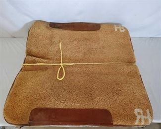 503: Used Saddle Pads
Various saddle pads Sized between 29"-32"
4 with leather wears.