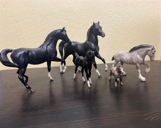72
5-Breyer Classic , Stablemate and Mini Whinnies Collectable Horses
5-Breyer Classic , Stablemate and Mini Whinnies Horses
Two Families all together
All has makers mark
All for one money