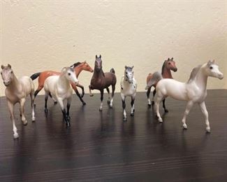 71
7-Breyer Horse Stablemate Colletion
7-Breyer Horse Stablemate Collection
All has makers marks
All for one money