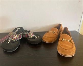 105
Ariat Loafers and Gypsy Soule Flip Flops
Ariat loafers size 11 in new condition. Gypsy Soule flip flops with real Swarovski crystals, size 11, with new tag still on them All for one money