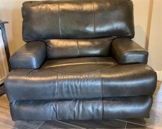Jackson Furniture Catnapper Faux Leather Reclining  Oversized Chair	42x51x42in	HxWxD
