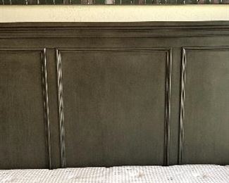 Aspen Home Oxford  King Panel Bed w/ Serta i Series Hybrid Mattress	62x83x90	HxWxD
