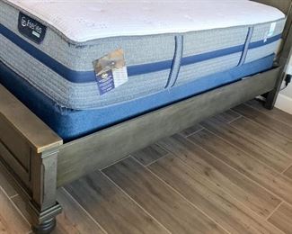 Aspen Home Oxford  King Panel Bed w/ Serta i Series Hybrid Mattress	62x83x90	HxWxD
