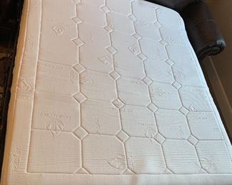 Ashely Furniture Bristan Leather Nail Head Sleeper Sofa Queen 39x90x40in HxWxD