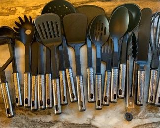 18 NexGadget Kitchen Utensil Set