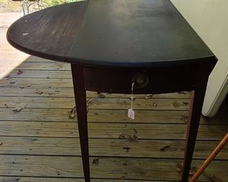 Federal period table with 2 drop leaves , original pull and 2 of the 4 metal bands on the bottom of the legs. Single draw please view for condition. Valentine family