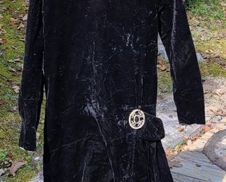Vintage ladies velvet dress with rhinestone brooch please view for size and condition