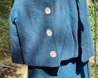 Wool vintage ladies jacket and skirt please view for size and condition.