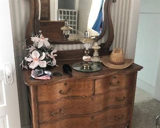 part of bed & dresser set 450.00