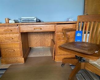 Broyhill desk. 6 ft x 3 ft top
