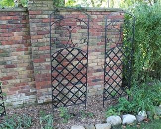 Lawn trellis and dividers