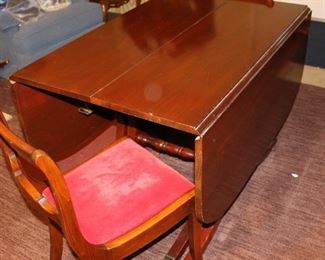 Mahogany Duncan Phyfe dining table, drop leaf, with four chairs