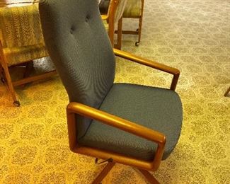 Danish office chair, Richard Schultz for Knoll.
