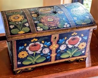 •	Early 1900's Norwegian Doll Immigrant Trunk