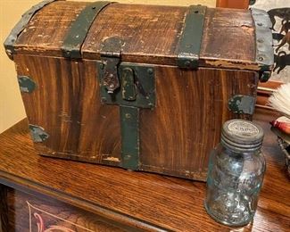 •	Early 1900's Norwegian Child Immigrant Trunk