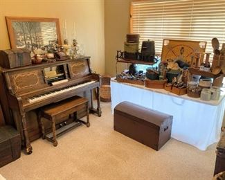 •	Selection of Antiques