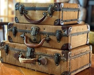 •	Set of 3 Vintage Suitcases