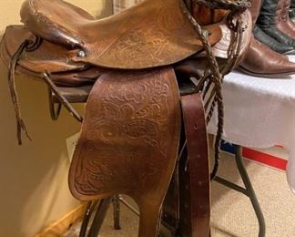 •	Vintage Western Saddle