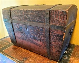 •	Small Immigrant Trunk