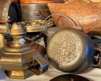 •	Griswold Dutch Oven Salesman Sample #568