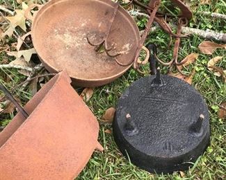 Vintage Peyote bean pot, spider leg 10” Dutch oven with gate mark, possibly Blacklock, hanging crown spit hooks 