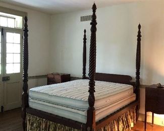 Previous bed, in detail 