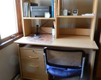 NICE SMALLER OFFICE PIECES