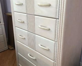 Chest of drawers - matches the bedroom set