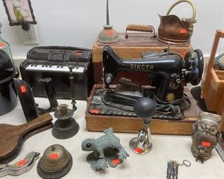 MAGNUS Miniature Organ / Singer Sewing Machine #33681 / Rare Owl Mold