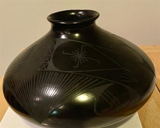 Sleek and Savvy Vintage Mata Ortiz Pottery by Master Potter Hilario Quezada . . . . looks fabulous in person!  Signed next photo