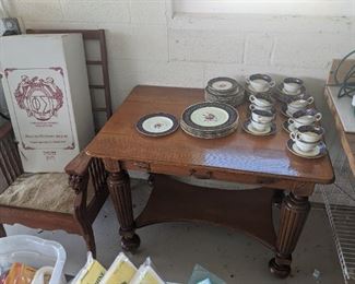 Swansea china, beautiful old library table
