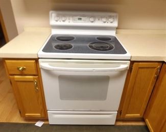 General Electric Spectra Electric Stove Model #JBP78WOB2WW
