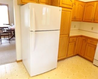 Kenmore Refrigerator and Freezer Model #79568032212
