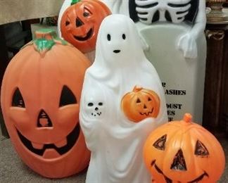 Vintage Halloween lighted blow molds!!