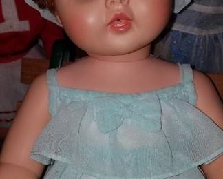 Flirty Follow Me eye dolls