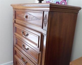 chest of drawers