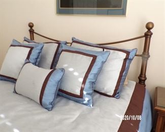 queen bed w/metal headboard