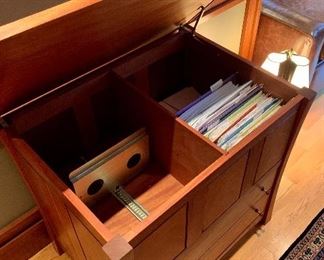 detail - opens from the top as well