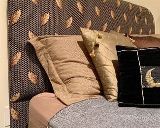 detail - Gold leaves against a black and white background