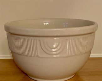 Item 124: Hall Pottery Bowl 9" x 5": $14