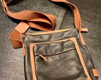 Item 210: Vera Pelle Crossbody Bag: $28