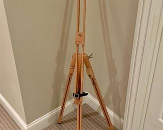 Item 167: Windsor and Newton Adjustable Easel: $40