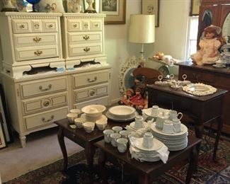 Furniture, lamps, art & China sets